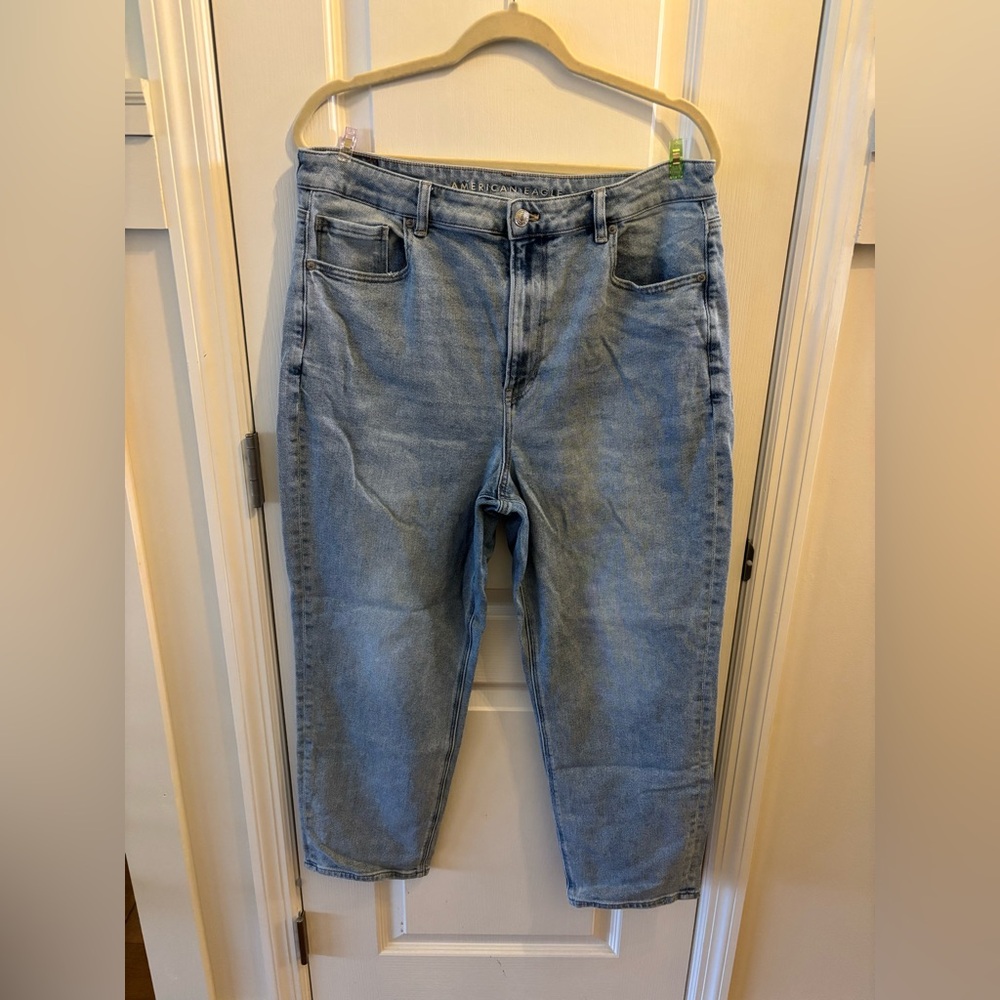 American Eagle High Rise Mom Jean 16